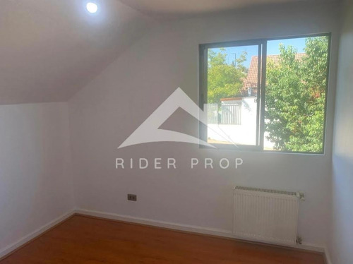 Condominio Camino Del Canelo - Alto Macul / Como Nueva