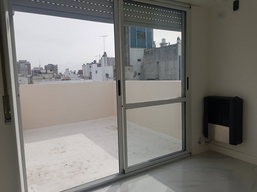 Departamneto De 2 Ambientes Con Balcon Terraza En Venta / Paseo Aldrey