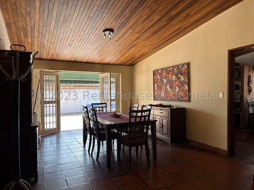 Casa En Venta En Macaracuay Caracas Calle Cerrada Piscina Parrillera Jacuzzi