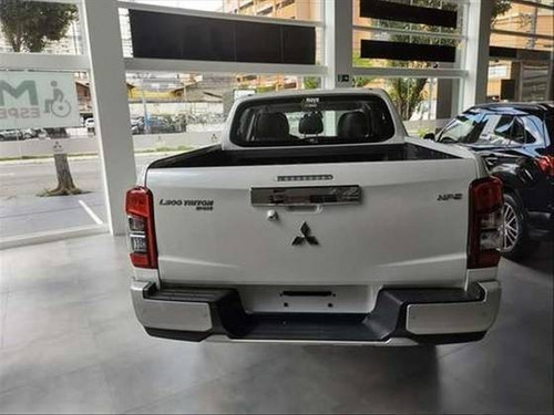 Imagem 4 de 10 de Mitsubishi L200 Triton 2.4 16v Turbo Diesel Sport Hpe Cd 4p