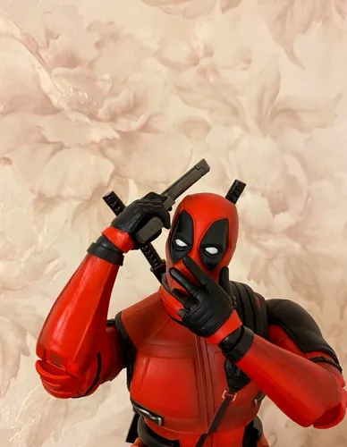 ‍Deadpool Figura Articulada de Acción con Accesorios