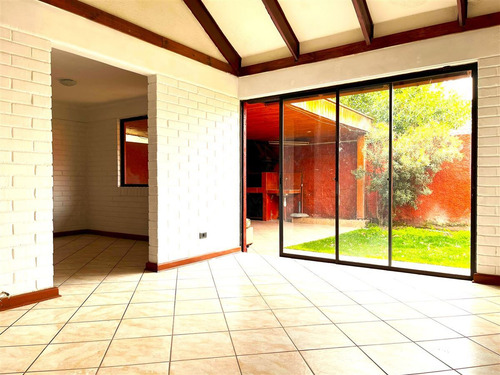 Casa En Venta De 4 Dorm. Portal De La Viña, Peñalolén