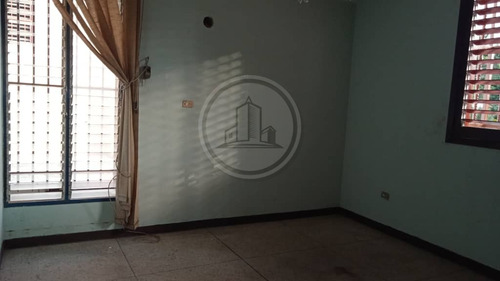 Hermosa Casa Céntrica Ideal Para Proyecto Comercial En La Urbanización Los Caobos. 002jsc