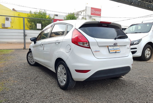 Imagen 4 de 15 de Ford Fiesta S 2015