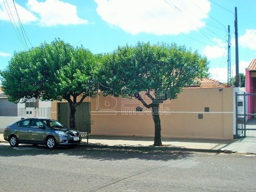 Imagem 1 de 5 de Venda De Casas / Padrão Na Cidade De Araraquara 7713
