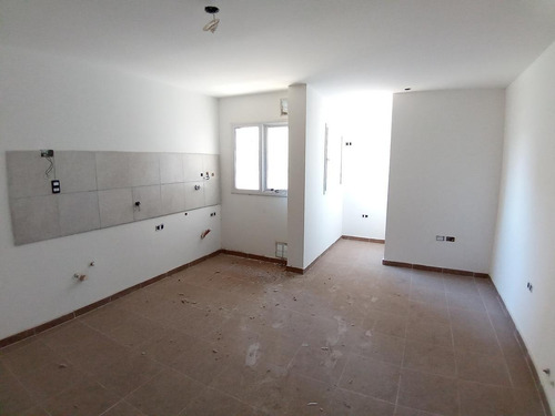 Imagen 4 de 10 de Venta - San Vicente - 1 Dorm Frente A Plaza Lavalle