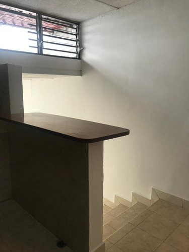 Para Cliente Directo. Se Alquila Comodo Anexo En El Marques. Pb. Urbabizacion Cerrada Cerca A La Cota Mil. 46 Mts. No Amoblado, Ni Equipado.
