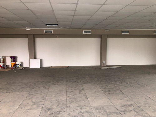 Oficina En Alquiler :: Parque Industrial Moron :: 190m2