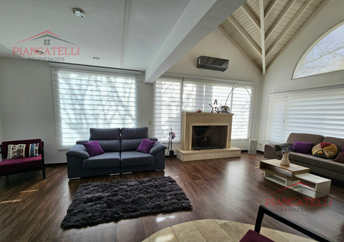 Venta De Casa En Campos De Alvarez Con 4 Habitaciones