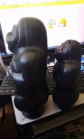 2 Alcancias Bootleg King Kong 24 Y 30 Cms (Usado)