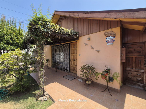 Casa En Venta De 3 Dorm. 1 Baño Con Amplio Patio En Macul