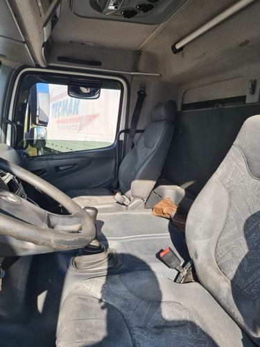 Imagem 10 de 10 de Mb Atego 2426 Ano 2016 8x2 Bitruck Bau 10,80mts Ñ E 2430