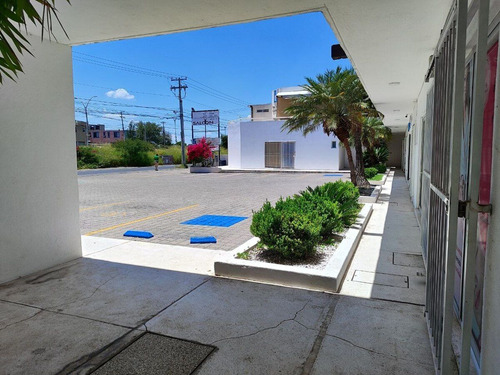 Local Comercial En Venta En Plaza Comercial En Carretera A Tlacote