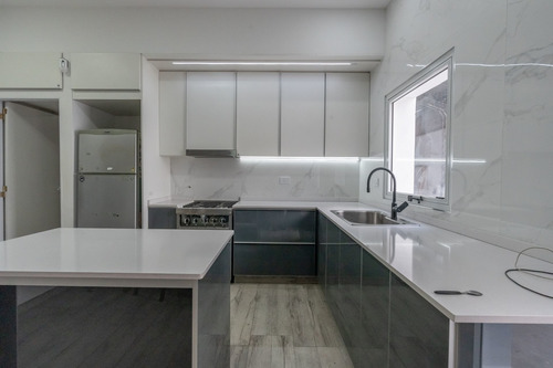 Imagen 5 de 17 de Galpón En Venta España Y Hospitales Con Casa Nueva