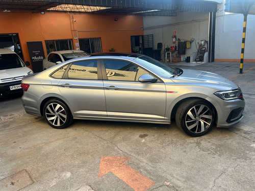 Volkswagen Vento 2.0 T GLI DSG 230 HP