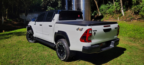 Toyota Hilux 2.8 SR Cab. Dupla 4x4 TDi Automático