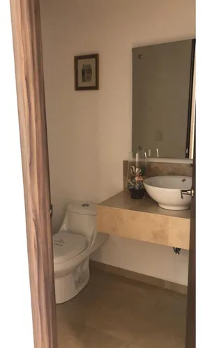 Se Vende Casa Entre El Refugio Y Zibata, 3 Recamaras, 2.5 Baños, Jardín, Roof Ga