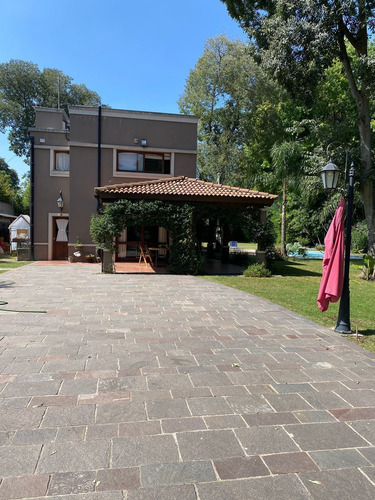 Hermosa Propiedad En El Corazon De Parque Leloir.