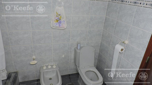 Imagen 24 de 30 de En Berazategui Hermoso Chalet De 8 Ambientes Con Parque Y Pileta En Venta Sobre Terreno De 1940m2.