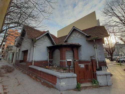 Imagen 1 de 11 de Chalet 3 Ambientes Con Dependencias - Ideal Profesional
