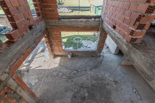 Casa 4 Ambientes A Estrenar En El Rebenque