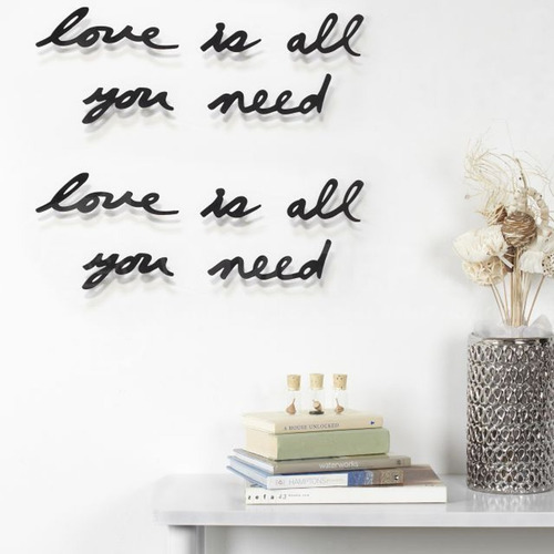 Imagem 1 de 3 de Display Decorativo De Parede Umbra - All You Need Is Love