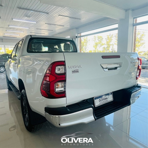 Imagen 5 de 22 de Toyota Hilux Srv 4x4 Diesel 0km - Olivera Automotores