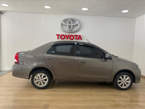 Imagem 5 de 10 de Toyota Etios 1.5 X Plus Sedan 16v
