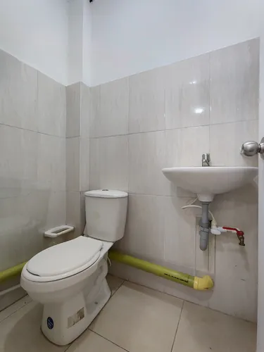 Local En Arriendo En Avenida Libertadores. Cod A28836