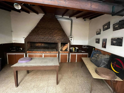 Imagen 5 de 11 de Casa Con Local / Galpon En Alquiler En Ramos Mejía