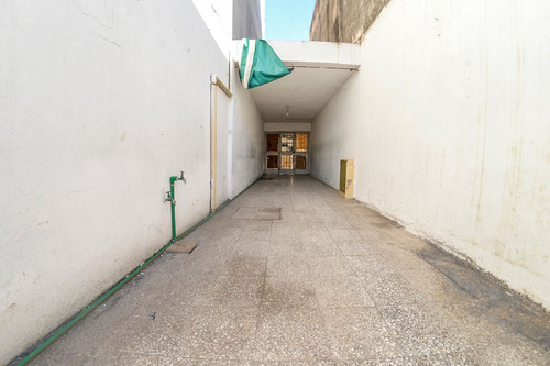Venta Casa A Reciclar Con Cochera Y Patio !