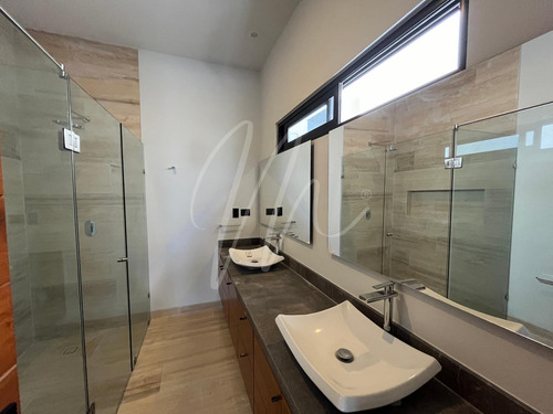 Casa En Venta En Lagos Del Sol, En Cancun