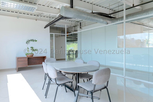 Edif Comercial En Venta Ideal Para Sede Coorporativa (show Room,depositos,oficinas) Fabricantes De Vehiculos,maquinas,equipos De Construccion.el Mejor De La Panamericana 24-26612gm