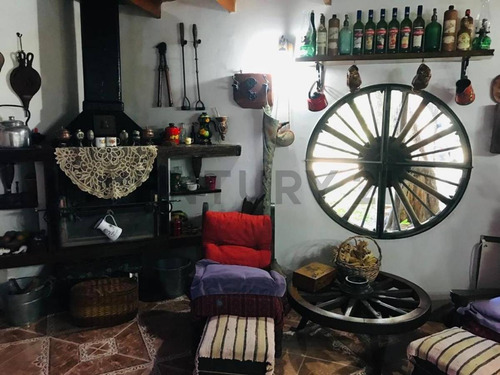Venta De Casa Quinta En Abasto Apta Credito
