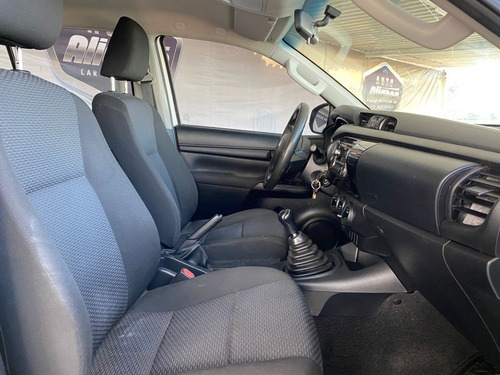 Imagen 12 de 15 de Toyota Hilux 2016 2.7 Cabina Doble Sr Mt