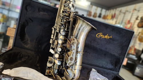 Imagem 3 de 4 de Sax Alto Condor Bronze C/ Brilho Csa-54