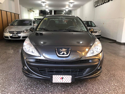 Peugeot 207 1.4 Sedan Xs 2010 Permuto / Financio !!