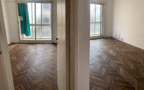 Venta Departamento 2 Ambientes Balcón Corrido Con Cerramiento Vidrio Caballito A 200 Metros Del Parque Centenario Una Cuadra De Av Corrientes Estación Ángel Gallardo Del Subte. Mucha Luminosidad