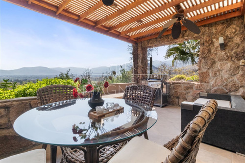 Casa En Arriendo De 5 Dorm. En Colina