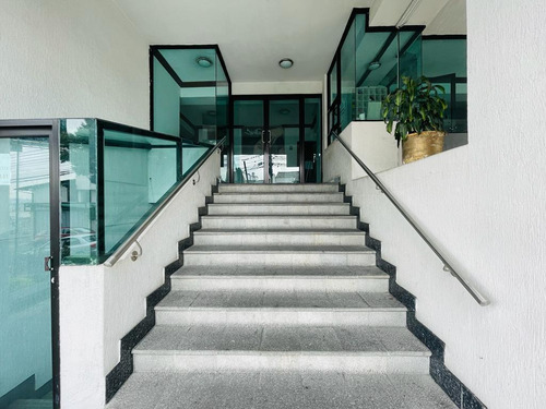 Imagen 11 de 12 de Suite Barata De Venta En Naciones Unidas Y America, Zona Tranquila. De Oportunidad Frente Mall Plaza De Las Americas. Uso De Oficina, Estudio O Vivienda. Ideal Abogados, Contables, Estudio Fotografico