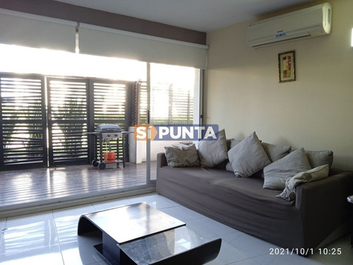 Imagen 2 de 15 de Se Vende Apartamento 2 Dormitorios Con Patio Exclusivo. Frente Al Mar