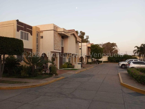 Mls Janice Adarmes #24-18860 En Venta Townhouse En Villa Portal Del Sol Al Lado De La Placita De Canta Claro Maracaibo