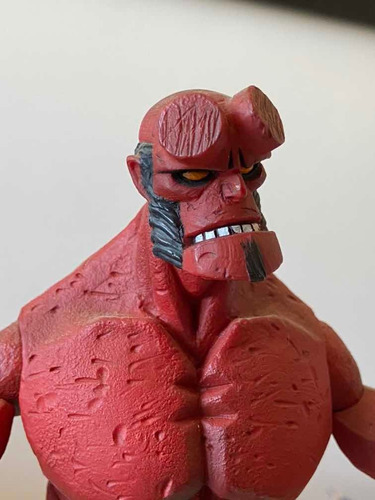 Hellboy Figura Articulada Version Comic De Mezco