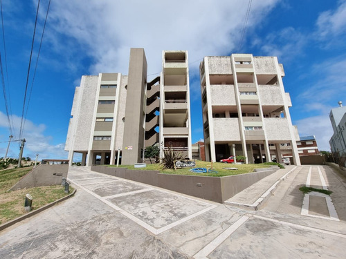 Departamento En Venta De 2 Dormitorios En Gesell, A Mts De La Playa! 