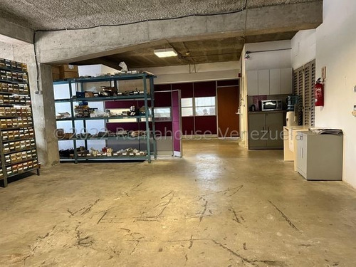 Imagen 25 de 30 de Venta De Estupendo Edificio En Prado De María / Gc 22-28408