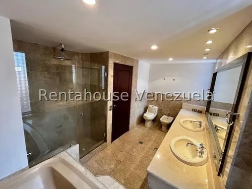 Agp Elegante Y Espacioso Apartamento En Venta, Con Hermosa Vista Al Ávila En La Castellana 25-7972 Ys