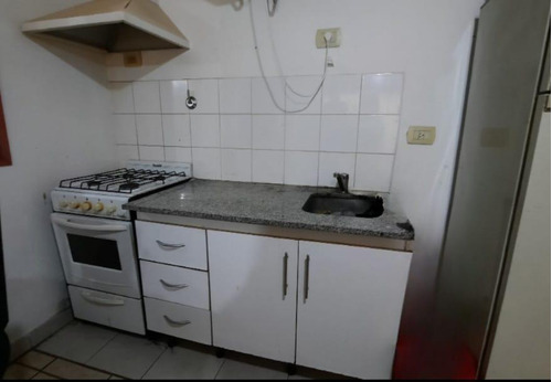 Venta Monoambiente Primer Piso, Con Cochera Descubierta En Morón Centro, Moron Norte.-