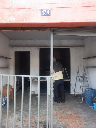 Casa Em Madureira Com Comércio Embaixo Com Banheiro E Casa