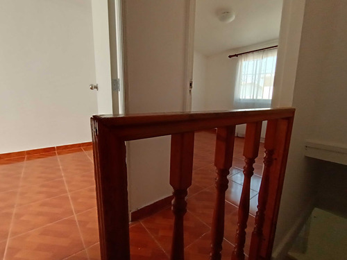 Casa De Dos Pisos 2h 2b 2e (92834)