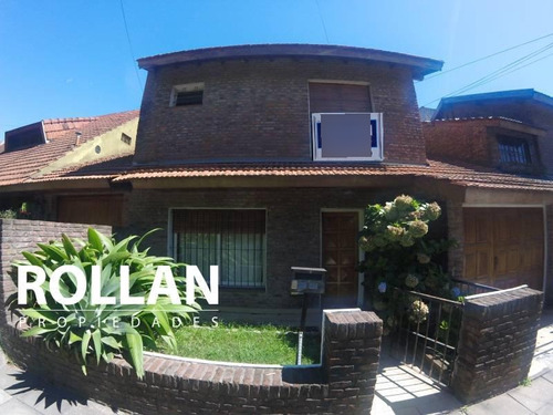 Venta! Casa Duplex De 4 Ambientes Con Patio! En Villa Adelina! San Isidro!